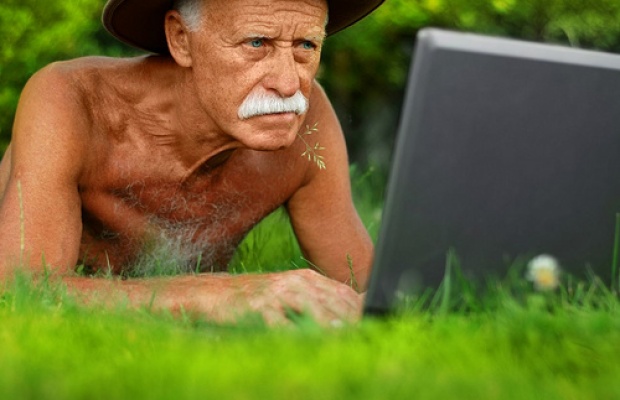 old-man-at-computer-620x400